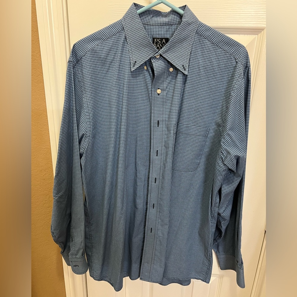 Jos A Bank dress shirt. Size Large. Good condition.
